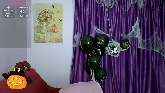 Snapshot of TaylorBre chatting on 11-04-25, 05:33 TaylorBre online show from 11-04-25, 05:33