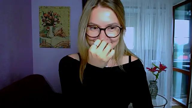 Snapshot of TaylorBre chatting on 09-24-25, 10:44 TaylorBre online show from 09-24-25, 10:44