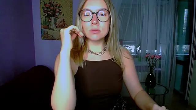 Snapshot of TaylorBre chatting on 09-17-25, 05:31 TaylorBre online show from 09-17-25, 05:31