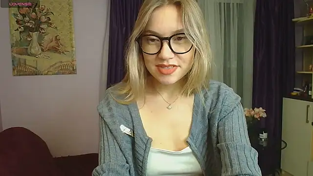 Snapshot of TaylorBre chatting on 12-11-24, 03:15 TaylorBre online show from 12-11-24, 03:15