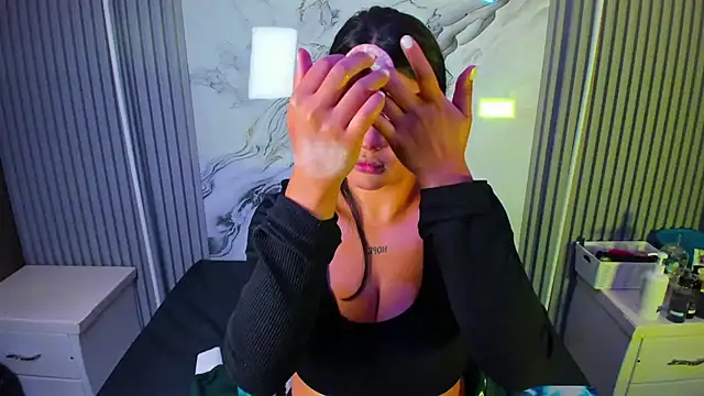 Snapshot of venusowen_ chatting on 03-24-26, 12:49 venusowen online show from 03-24-26, 12:49