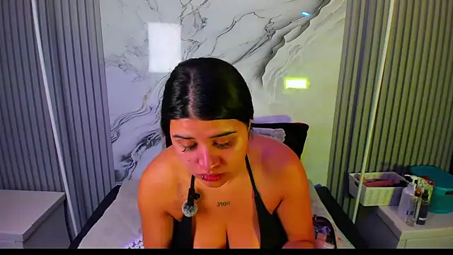 Snapshot of venusowen_ chatting on 03-07-26, 02:11 venusowen online show from 03-07-26, 02:11