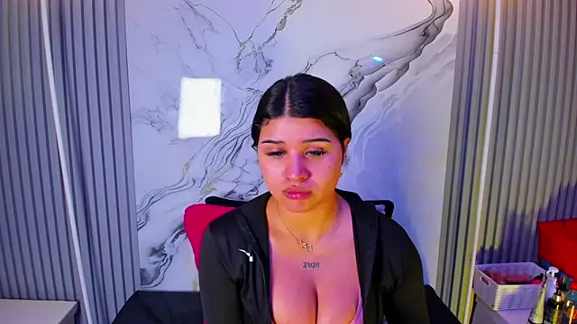 Snapshot of venusowen_ chatting on 04-09-26, 02:01 venusowen online show from 04-09-26, 02:01