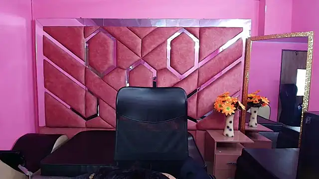 venusowen  online show from 11-23-25, 11:53