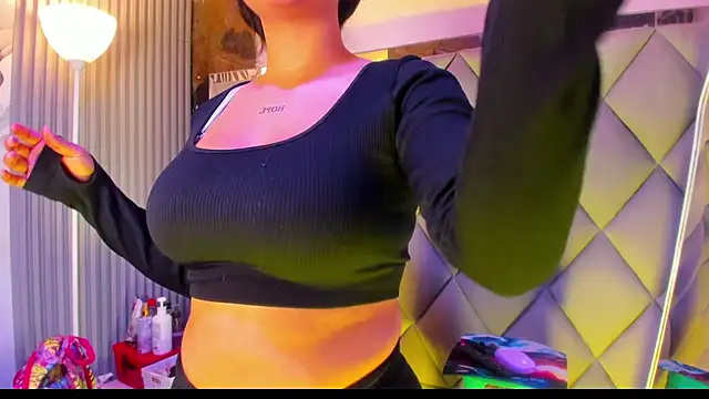 Snapshot of venusowen_ chatting on 03-02-26, 01:29 venusowen online show from 03-02-26, 01:29