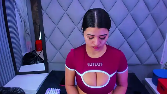 Snapshot of venusowen_ chatting on 02-12-26, 12:05 venusowen online show from 02-12-26, 12:05