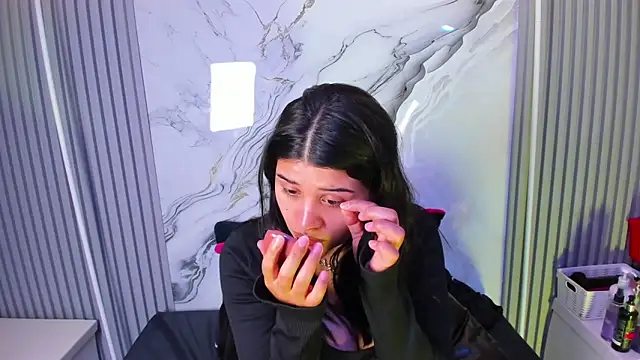 Snapshot of venusowen_ chatting on 04-07-26, 01:24 venusowen online show from 04-07-26, 01:24