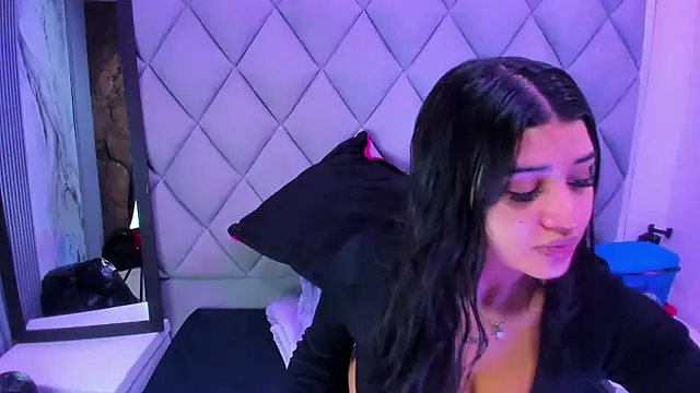 Snapshot of venusowen_ chatting on 01-19-26, 01:59 venusowen online show from 01-19-26, 01:59