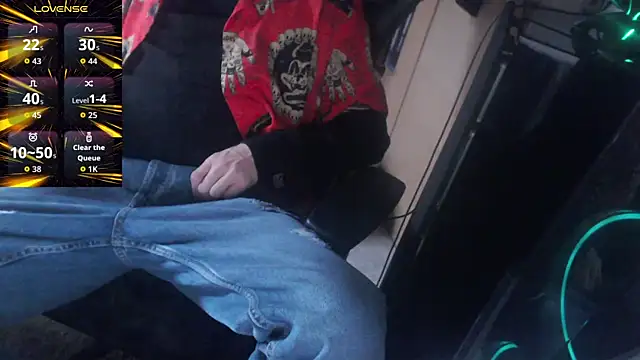 Snapshot of Xbox4200 chatting on 10-31-25, 12:35 Xbox4200 online show from 10-31-25, 12:35