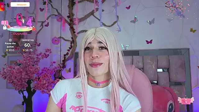 Snapshot of DaripQueen chatting on 03-24-26, 01:44 DaripQueen online show from 03-24-26, 01:44