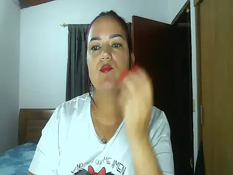 luna withe online show from 06-11-26, 05:04