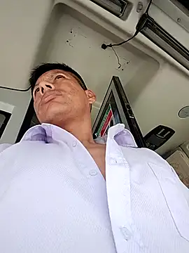 alexchir4 online show from 10-29-25, 05:12