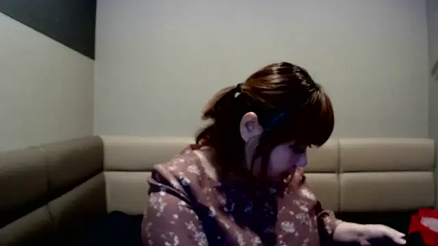 Snapshot of SAKU-RA-chan chatting on 10-02-25, 04:27 SAKU-RA-chan online show from 10-02-25, 04:27