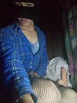 Snapshot of oKFemb0 chatting on 11-17-25, 09:46 oKFemb0 online show from 11-17-25, 09:46