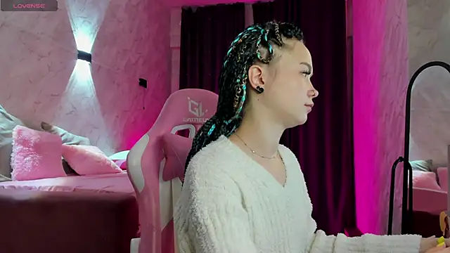 Kira yoon online show from 11-13-25, 12:47