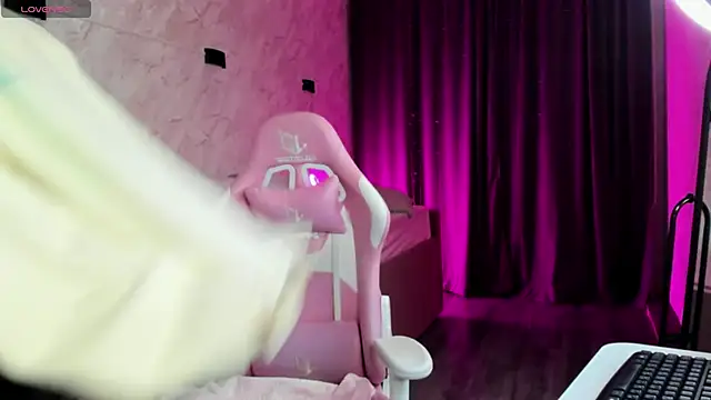 Kira yoon online show from 11-27-25, 12:55