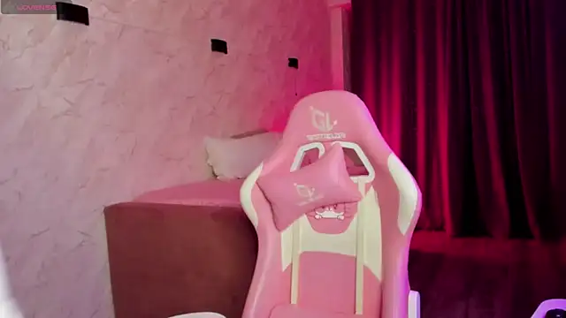 Kira yoon online show from 11-25-25, 12:44