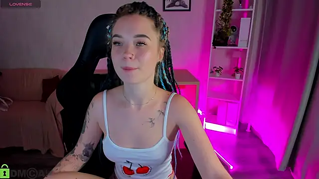 Kira yoon online show from 11-26-25, 12:32