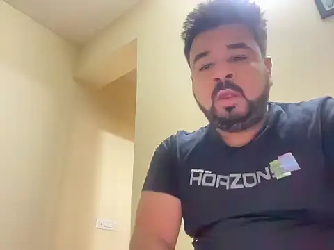 coolboy6566 online show from 11-18-25, 08:17