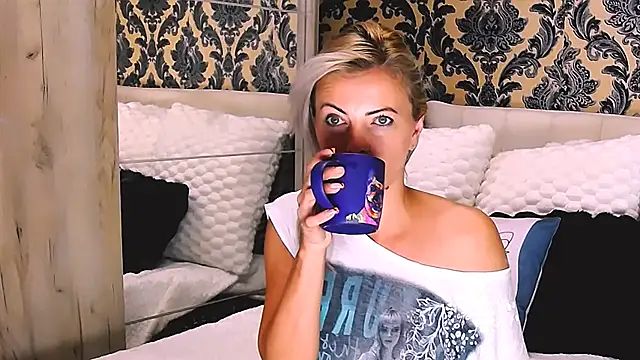 Snapshot of Aly_girl1 chatting on 09-09-25, 06:23 Aly girl1 online show from 09-09-25, 06:23