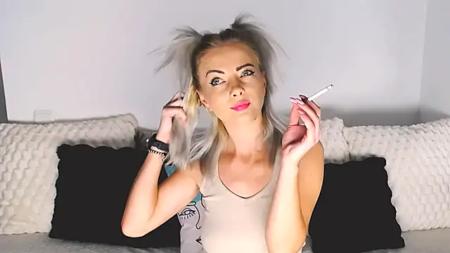 Snapshot of Aly_girl1 chatting on 10-25-25, 11:42 Aly girl1 online show from 10-25-25, 11:42