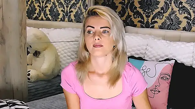 Snapshot of Aly_girl1 chatting on 10-06-25, 08:48 Aly girl1 online show from 10-06-25, 08:48