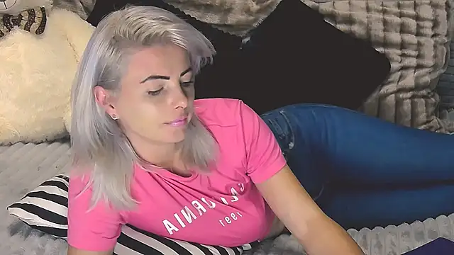 Snapshot of Aly_girl1 chatting on 03-12-25, 02:01 Aly girl1 online show from 03-12-25, 02:01