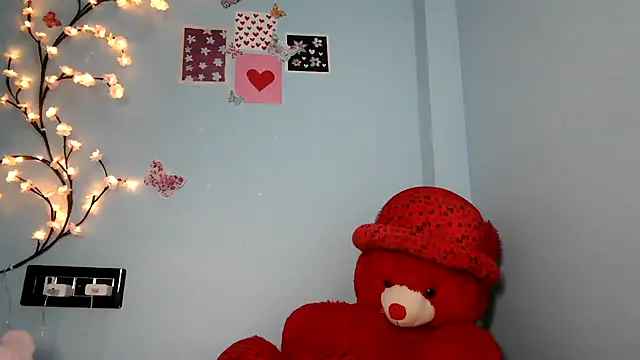 Snapshot of Reena_Singh53 chatting on 09-10-25, 12:37 Reena Singh53 online show from 09-10-25, 12:37