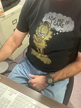 Snapshot of MaxVain chatting on 10-14-25, 06:41 MaxVain online show from 10-14-25, 06:41