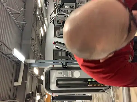 Snapshot of MaxVain chatting on 01-04-25, 10:13 MaxVain online show from 01-04-25, 10:13