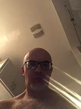 Snapshot of MaxVain chatting on 03-16-25, 03:25 MaxVain online show from 03-16-25, 03:25