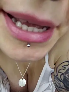 Snapshot of FoxRineHelen chatting on 03-21-25, 03:57 FoxRineHelen online show from 03-21-25, 03:57