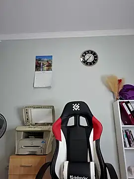 Snapshot of FoxRineHelen chatting on 02-11-25, 05:18 FoxRineHelen online show from 02-11-25, 05:18