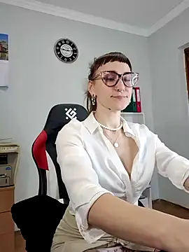 Snapshot of FoxRineHelen chatting on 02-10-25, 02:16 FoxRineHelen online show from 02-10-25, 02:16