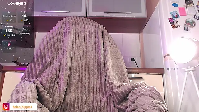 Snapshot of FoxRineHelen chatting on 09-19-25, 07:40 FoxRineHelen online show from 09-19-25, 07:40