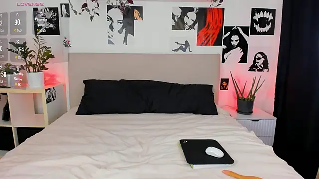 Lisa Moones online show from 10-23-25, 05:33