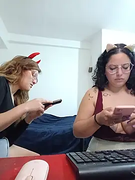Snapshot of babyluna939 chatting on 07-10-26, 07:36 babyluna939 online show from 07-10-26, 07:36