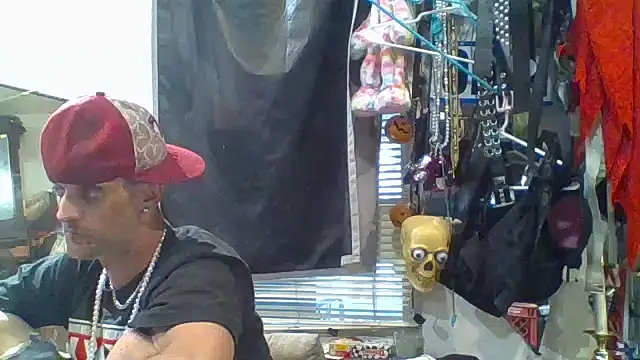 Snapshot of slinginbigD chatting on 10-04-25, 11:06 slinginbigD online show from 10-04-25, 11:06