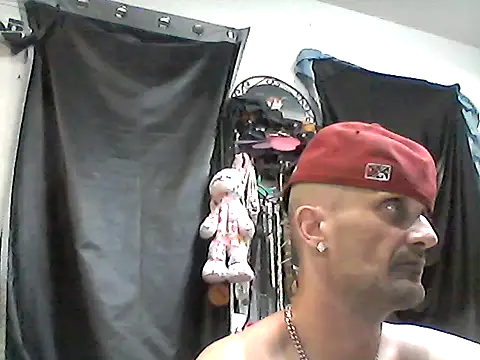 Snapshot of slinginbigD chatting on 09-16-25, 12:44 slinginbigD online show from 09-16-25, 12:44