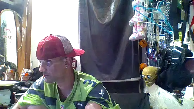 Snapshot of slinginbigD chatting on 10-04-25, 06:26 slinginbigD online show from 10-04-25, 06:26