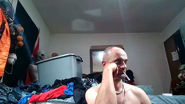 Snapshot of slinginbigD chatting on 07-11-26, 10:32 slinginbigD online show from 07-11-26, 10:32