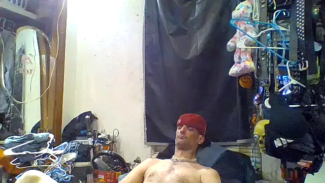 Snapshot of slinginbigD chatting on 10-03-25, 03:09 slinginbigD online show from 10-03-25, 03:09