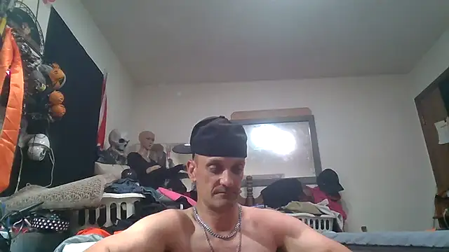 Snapshot of slinginbigD chatting on 07-16-26, 01:35 slinginbigD online show from 07-16-26, 01:35