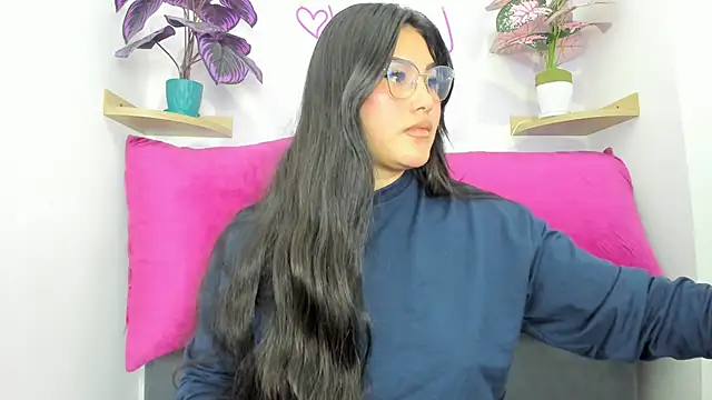 Little Ivy online show from 09-16-25, 04:08