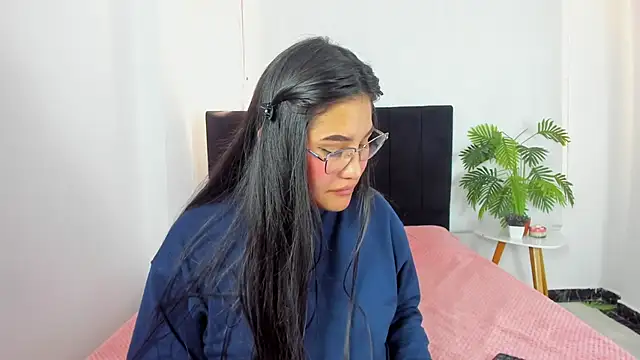 Little Ivy online show from 11-28-25, 03:45