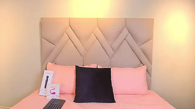 Isis Osman online show from 04-08-26, 07:59