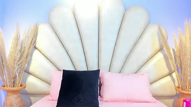 Snapshot of Isis_Osman chatting on 06-15-26, 07:46 Isis Osman online show from 06-15-26, 07:46