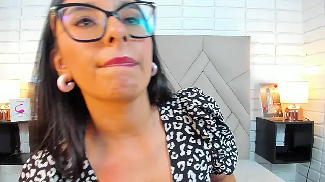 Isis Osman online show from 03-15-25, 11:39