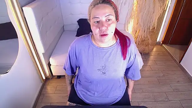 Bruja  Scarlata online show from 11-20-25, 10:16