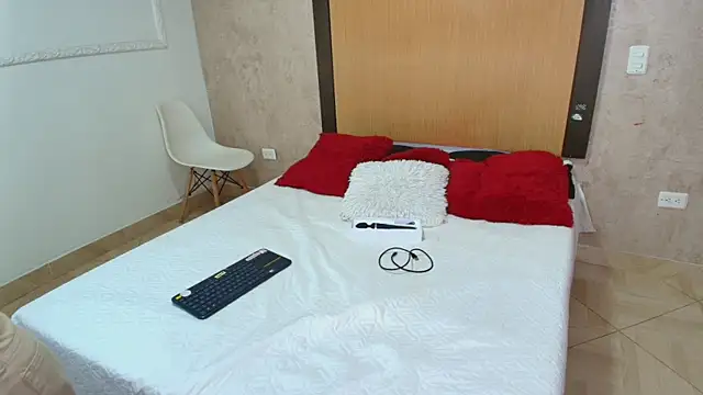 mialopez52 online show from 09-15-25, 06:30